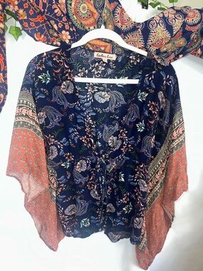 Endless love Women's Navy Paisley Tie-Front Tunic with Coral Sleeves